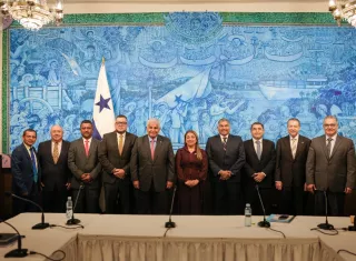 El presidente José Raúl Mulino, acompañado por el ministro de la Presidencia, Juan Carlos Orillac, puso sobre la mesa un informe del plan. 