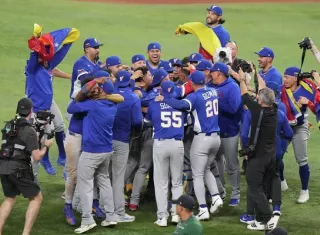 Jugadores de Venezuela celebran el título del Clásico Mundial de Béisbol. 