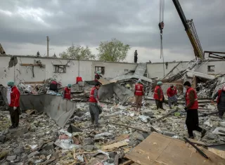 Las autoridades afganas afirmaron que los ataques pakistaníes tuvieron como objetivo un centro de tratamiento de adicciones en Kabul, dejando al menos 400 muertos. Foto. EFE