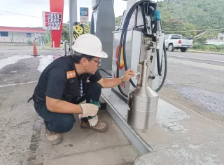 Funcionarios de Acodeco se mantiene en operativos en distintas estaciones de combustible