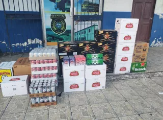 En ambos casos, los conductores no presentaron documentos que acreditaran la legal tenencia de las mercancías  Foto: Aduanas