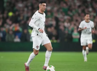 Cristiano Ronaldo (izq.), delantero portugués.