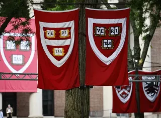 Gobierno de Trump demanda a Harvard por discriminar a judíos e israelíes
