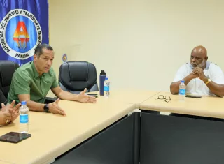 Reunión entre la ATTT y los transportistas. Foto: Cortesía