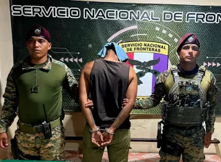 El hombre fue conducido y puesto de inmediato a órdenes de las autoridades judiciales.  /  Foto: Senafrtont