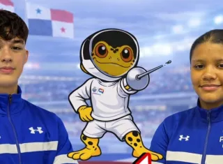 Caleb Caldito Chan (izq.) e Itza Castillo Gouldbourne. Foto: @esgrimadepanama