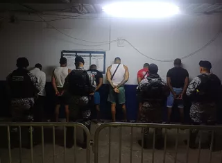 Paseaban en automóvil con arma ilegal; quedan detenidos