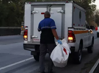 Hallan restos humanos a orilla del corredor. No hay rastros de tronco ni cabeza 