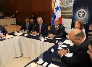 el ministro de la Presidencia, Juan Carlos Orillac, durante un encuentro con la Junta Directiva de la Cámara de Comercio, Industrias y Agricultura. 
