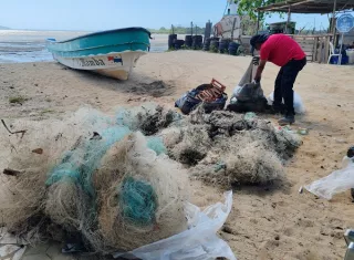 Redes fantasmas amenazan ecosistemas marinos en Puerto Caimito