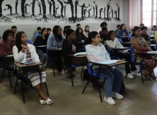 En el documento se comunica a decanos, directores de centros regionales y coordinadores de extensiones que la nueva fecha límite regirá para todos los estudiantes.