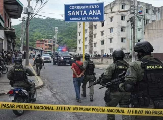La Policía Nacional efectúa operativos en distintos puntos del corregimiento para dar con los pistoleros.  /  Imagen ilustrativa: Generada con IA Copilot