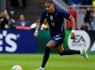Raphinha durante el partido que enfrentó Brasil frente a Francia. Foto: EFE