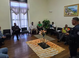 Buscan ordenar transporte turístico en Colón para fortalecer la económía