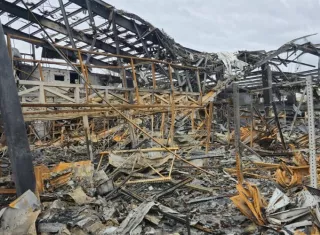 La Guardia Revolucionaria indicó que estos ataques forman parte de una estrategia de represalia frente a las acciones de Estados Unidos e Israel contra instalaciones económicas e industriales iraníes en las últimas semanas. Foto. EFE