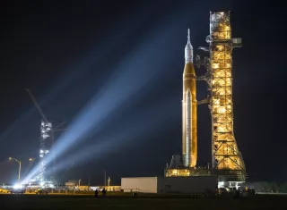 El día del lanzamiento, los astronautas despertarán ocho horas antes del despegue. Victor Glover indicó que sus últimas acciones serán rezar y despedirse de su familia. Foto. EFE
