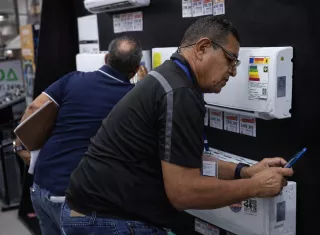 Aires acondicionados chimbos: pillan locales vendiendo equipos fuera de norma