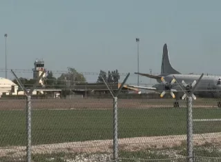 España tampoco permite el uso de sus bases aéreas de Rota y Morón por parte de aviones norteamericanos ni autoriza a las aeronaves destacadas en terceros países europeos a usar el espacio aéreo español. Foto. EFE