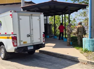 Por ahora, se desconoce si el cuerpo presentaba orificio de bala o si se trata de una muerte por suspensión.  /  Foto: Diómedes Sánchez