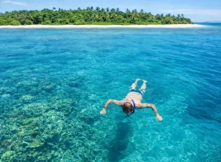 El guía turístico practicaba buceo con esnórquel cuando murió.  /  Imagen ilustrativa: IA Copilot