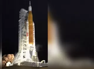 De tener éxito, los tripulantes llegarán al lado oculto de la Luna el próximo lunes, 6 de abril, cuando observarían más que ningún otro ser humano gracias a la posición del Sol, que iluminaría el satélite natural. Foto. EFE