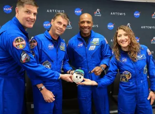 Niño de 8 años logra enviar en la misión Artemis II a su juguete 'Rise'