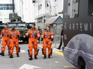 Tripulación de Artemis II inicia su primer día orbitando la Tierra