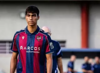 Panameño Martín Krug renueva con el Levante de España