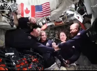 Astronautas del Artemis II se alistan para histórico sobrevuelo lunar