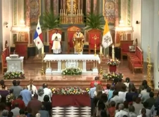 "Abran sepulcros de corrupción y violencia y sácale la le"ngua a la muerte