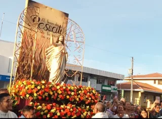 La carrera de Los Santos une a Santiago en fe y cultura
