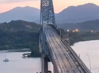 Cierran el Puente de las Américas tras fuego de cisterna