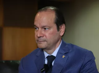 Canciller rechaza uso del estrecho de Ormuz con "objetivos geopolíticos"