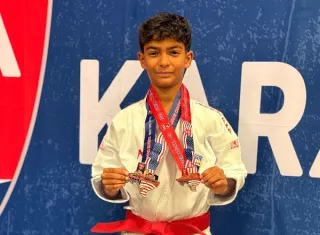 Lucas Ruiloba con sus medallas ganadas en el torneo. 