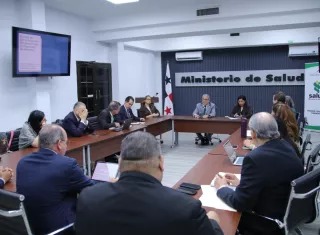 Durante la reunión, Boyd Galindo reiteró que el etiquetado frontal pretende facilitar decisiones informadas, siguiendo los lineamientos promovidos por la OPS/OMS. 