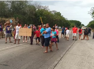 Los manifestantes demandan la presencia de instituciones responsables y de las empresas promotoras de proyectos habitacionales