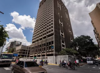 La Oficina de Control de Activos del Tesoro (OFAC) emitió a su vez una licencia que permite las "transacciones comerciales" con el Gobierno de Venezuela, con autorización previa de Washington. Foto. EFE