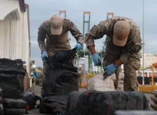 La sustancia ilícita y los narcotraficantes quedaron a órdenes de la Fiscalía de Drogas.  /  Foto: Senan 