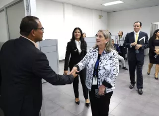 Angela Russo entra a la Defensoría; inicia revisión total 