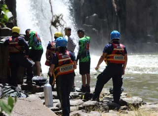 Las tareas de búsqueda y rescate se concentran cerca de la cascada.   /  Foto: Eric Montenegro