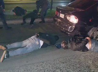 Los sujetos intentaron escapar, pero no lo lograron.  /  Foto: PN