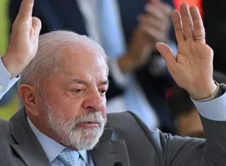 El presidente brasileño  Luiz Inácio Lula da Silva, dujo que es injustificable que a nivel global se hayan gastado el año pasado 2.700 billones de dólares en armas y en conflictos. Foto. Archivo