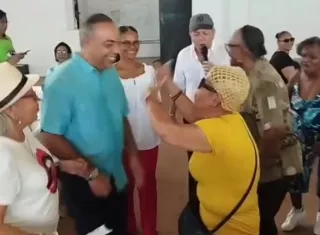 ¡Chen chen en mano y bingo lleno! Jubilados prendieron la fiesta