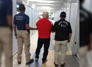 La captura de este extranjero se produjo cuando intentaba ingresar a Panamá en un vuelo procedente de Paramaribo, Surinam.  /  Foto: PN