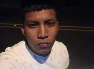 ¿Dónde está? Vestía suéter rojo y pantalón verde agua al salir de casa