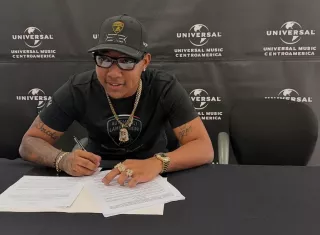 Valentino y Astronazzy firmados por Universal Music