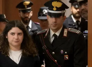 Joven italiana mató y enterró en el jardín a dos bebés