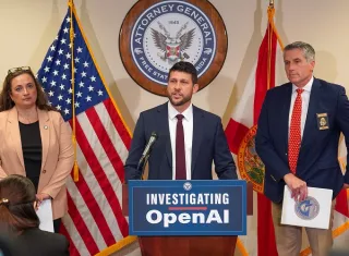 El fiscal general del estado, James Uthmeier, anunció este lunes que incluirá el incidente en una investigación criminal que abrió la semana pasada contra la empresa OpenAI y su herramienta ChatGPT. Foto. EFE