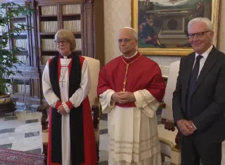 Histórico encuentro entre el papa y la arzobispa de Canterbury 