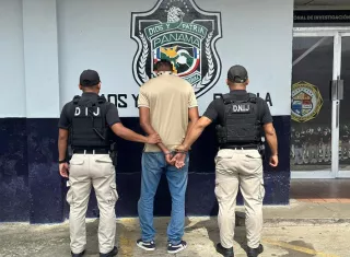 Entre los aprehendidos figuran dos adultos vinculados a casos de robo y estafa.  /  Foto: PN